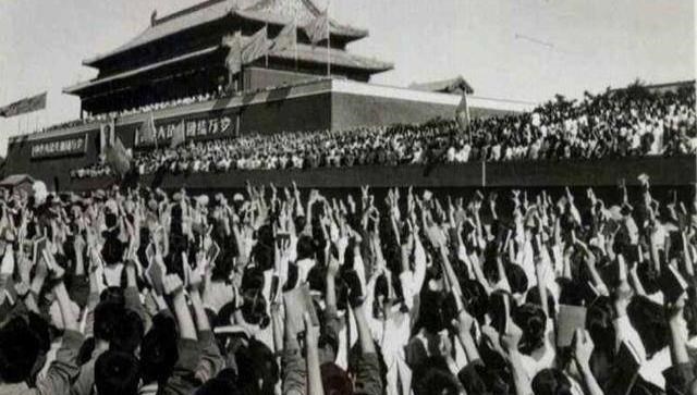 全球4大奇葩国庆节:韩国一年庆5次,英国最“随便”法国最奢侈_图1 全球4大奇葩国庆节:韩国一年庆5次,英国最“随便”法国最奢侈_图1